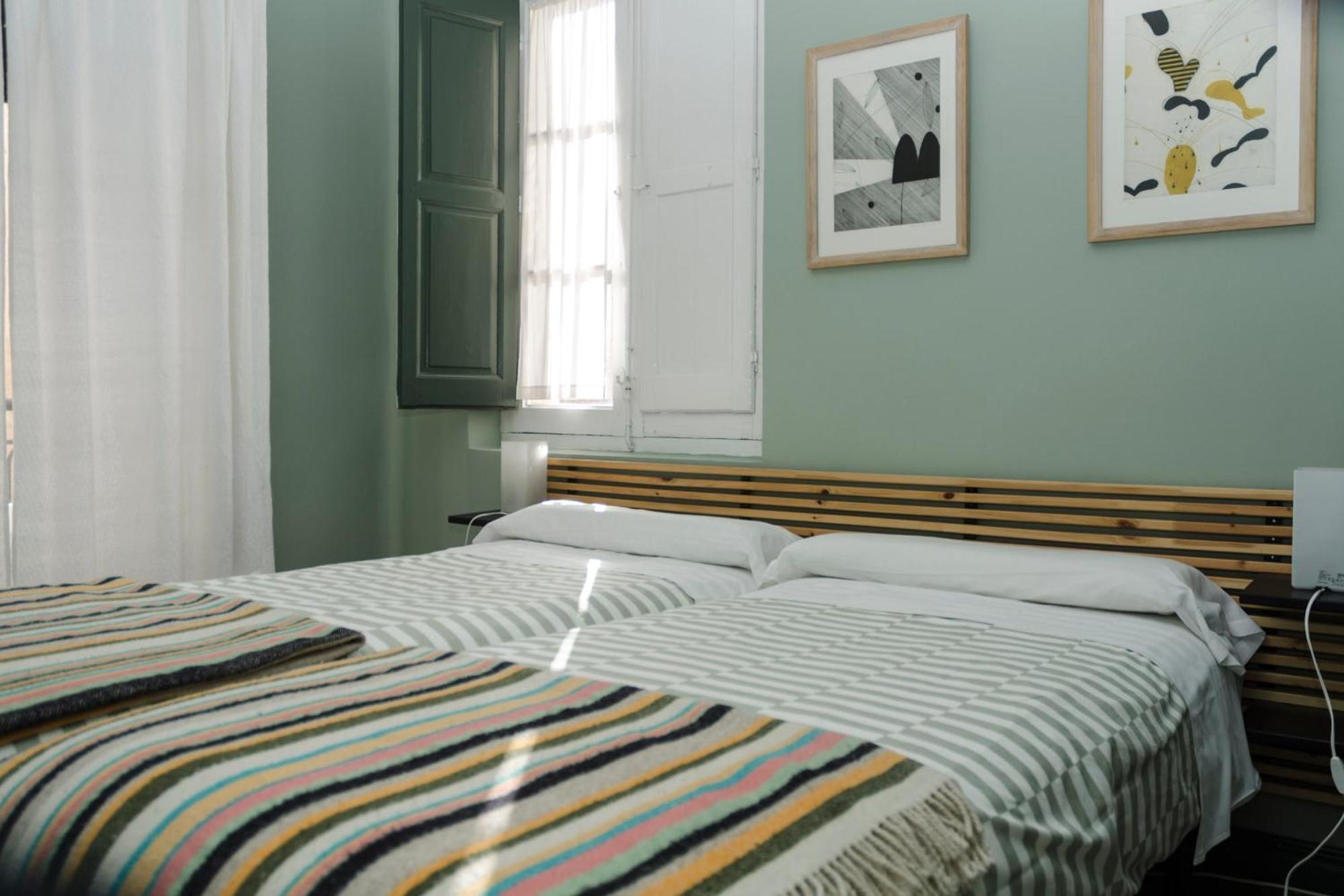 Pension Blanca B&B Leon Bagian luar foto